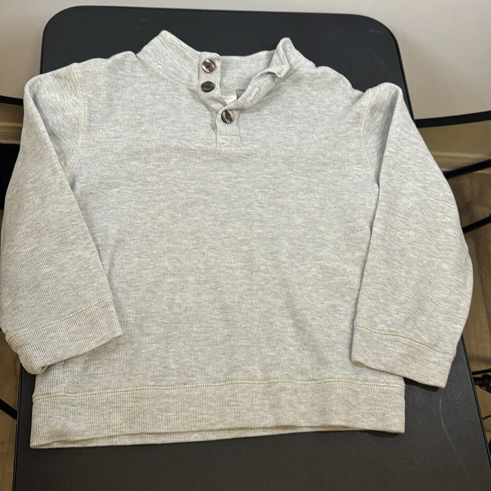 Gymboree Gray Sweatshirt. Size 10. Super soft shirt. Will keep your kid warm!